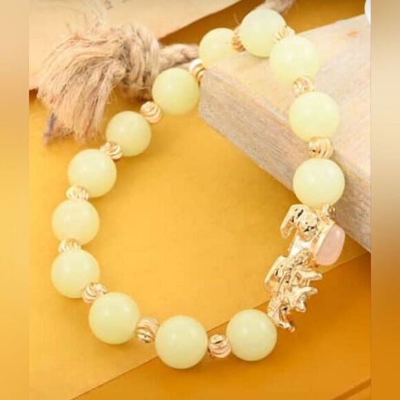 Pixiu Feng Shui White Agate and Luminous Beaded Bracelet - Picture 12 of 12